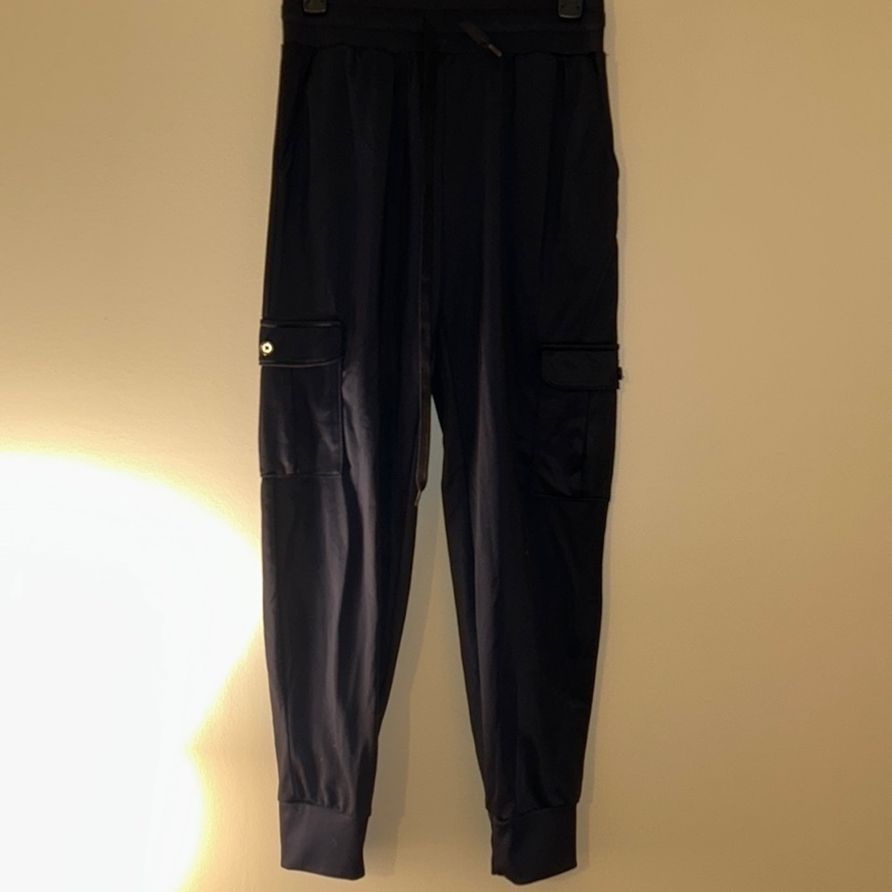 Women’s Large Black Joggers - Runs Small